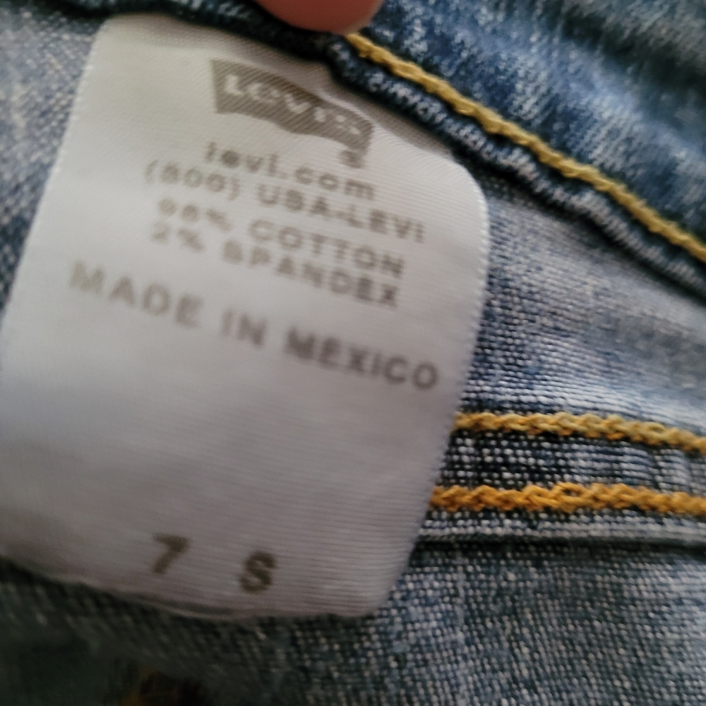 Very comfortable 7R Levis superlow boot cut 318 boot cut  great condition